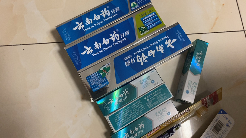 云南白药牙膏健齿护龈去黄去口臭牙刷套装555G(薄荷150g+冬青165g+留兰香120g+薄荷30*2+冰柠30*2)晒单图