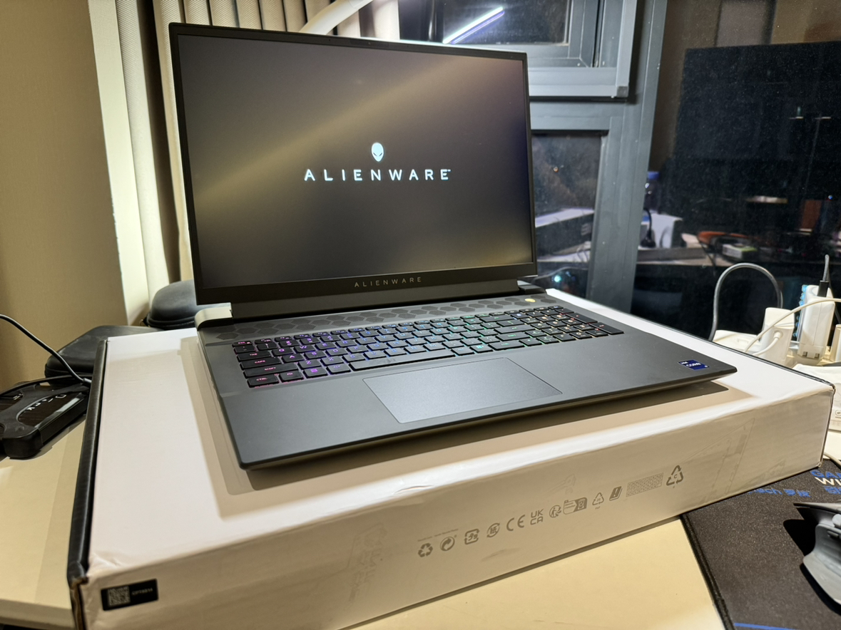 新款 外星人游戏本 ALIENWARE M18 R2 18英寸笔记本电脑 i9-14900HX RTX4090显卡 64G内存 1TB固态 2K屏幕 165HZ刷新晒单图