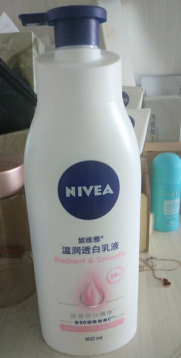 妮维雅NIVEAVC大白瓶美净白身体乳400ml*2瓶 保湿补水润肤乳 清爽晒后修复提亮肤色晒单图