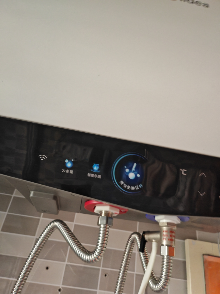 美的(Midea)60升电热水器家用3300W一级能效 终身免换镁棒 水电分离 自动杀菌热水器F6033-JE5晒单图