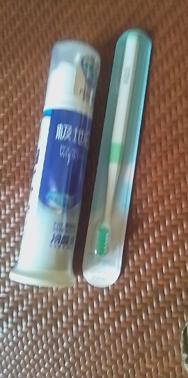 冷酸灵专研抗敏美白配方泵式牙膏130g 清润薄荷香 口气清新 含谷物萃取洁白因子 双重抗敏感按压式牙膏 官方旗舰店正品晒单图