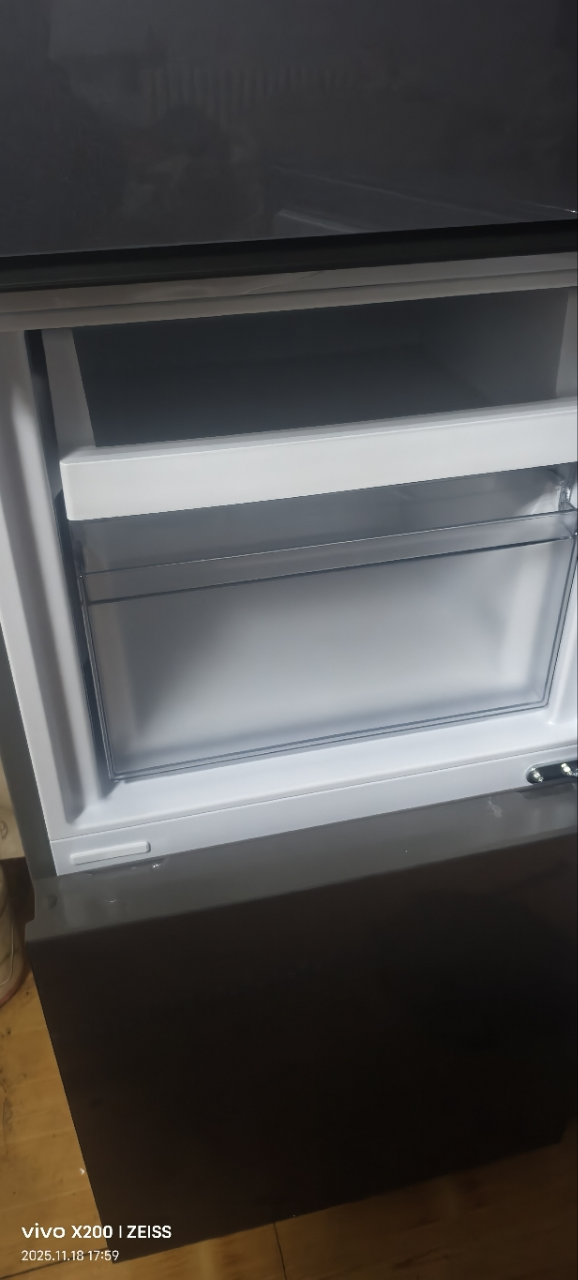 海尔(Haier) 251升无霜变频健康保鲜冰箱 简美三门 自然新鲜 一级变频 黑金净化BCD-251WGHC3E7AS晒单图