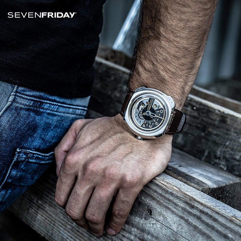 七个星期五(SEVENFRIDAY) 正品瑞表7个七个星期五男士手表皮带机械表V2/01