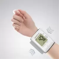 鱼跃(YUWELL)手腕式电子血压测量计家用语音血压测量计