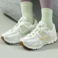 耐克NIKE休闲鞋女缓震ZOOM VOMERO 5运动鞋 FV3638-171