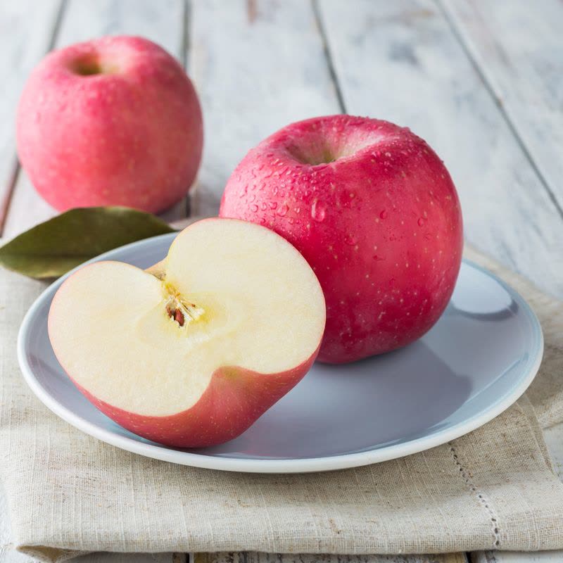 【苏宁生鲜】山东蓬莱精品红富士2.5kg果径80-85mm 苹果 新鲜水果图片