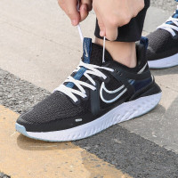 Nike耐克男子LEGEND REACT 2跑步鞋CU2993-001