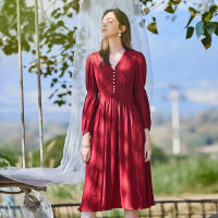 三彩2021春季新款新年大码mm复古显瘦减龄遮肉高腰红色连衣裙女装