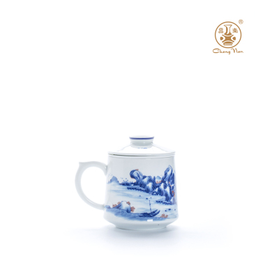 昌南 青花釉里红“山水图”茶杯