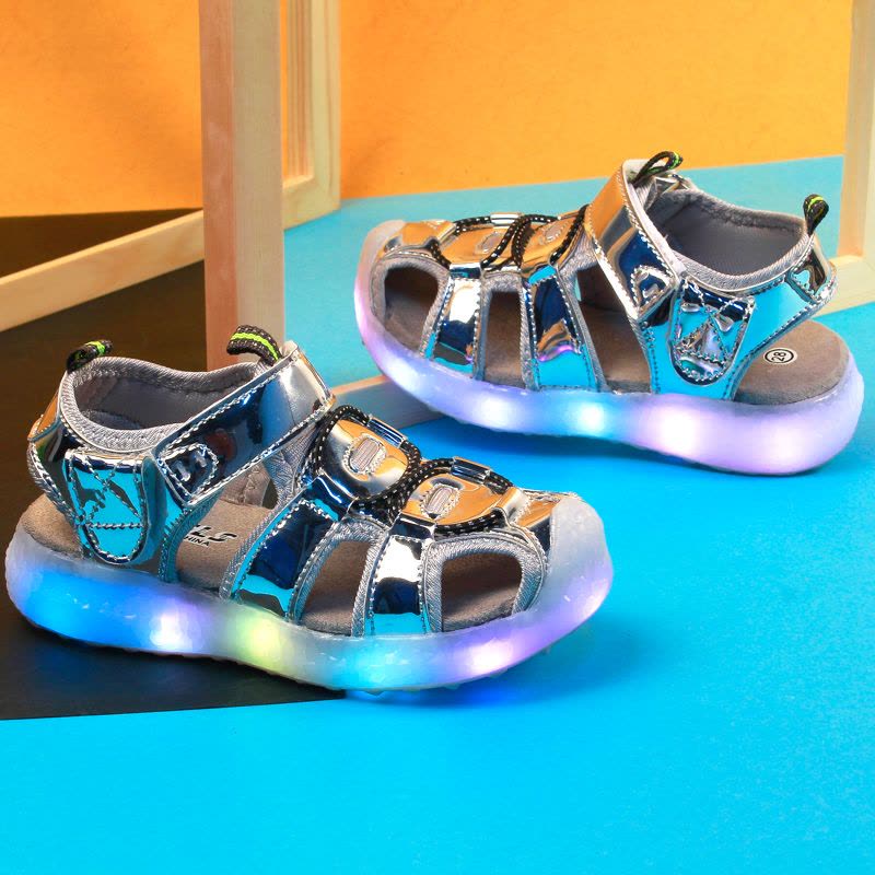 2020夏季新款软底男童亮灯凉鞋带七彩闪灯鞋可充电会发光儿童凉鞋图片