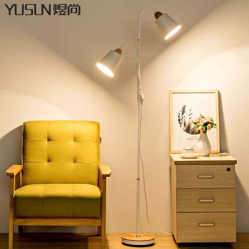 北欧木艺落地灯现代简约客厅卧室书房铁艺高度升降个性立式落地灯图片