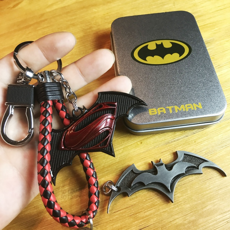 qma新款漫威BATMAN电影蝙蝠侠周边金属挂件钥匙扣链圈礼盒男飞镖人标志定制