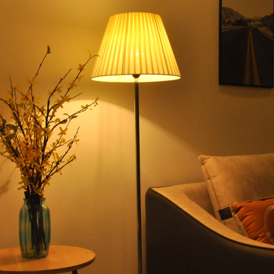 闪电客落地灯客厅卧室沙发床头现代创意温馨装饰LED遥控喂奶落地台灯