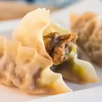 王饺子bibigo鲜香牛肉王水饺速冻蒸饺煎饺速食早餐300g*2