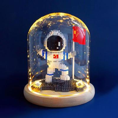 微型拼装小颗粒儿童益智玩具积木兼容乐高太空宇航员发光摆件礼物