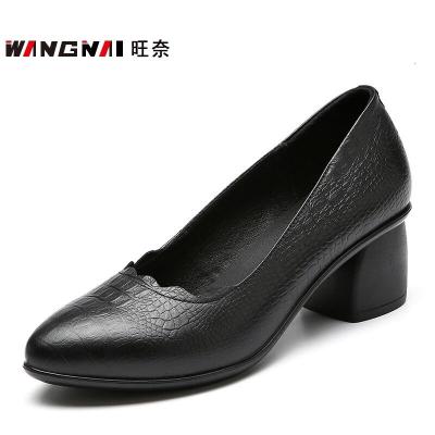 旺奈(WANGNAI)妈妈皮鞋春季新款中年女鞋中跟浅口真皮软底单鞋通勤职场工作