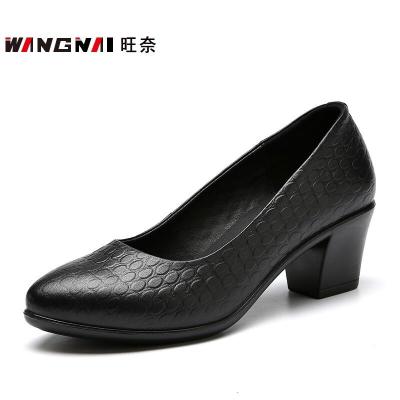 旺奈(WANGNAI)妈妈皮鞋真皮春季新款中年女鞋鳄鱼纹粗跟皮鞋中跟职场工作女