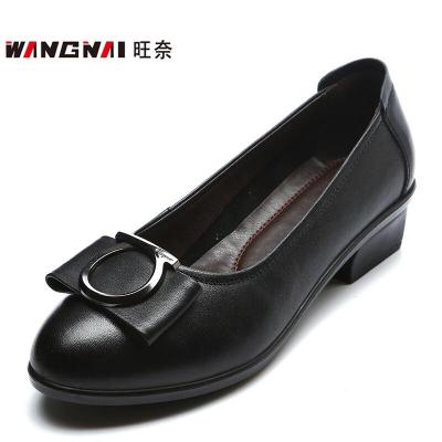 旺奈(WANGNAI)妈妈鞋时尚百搭中年女鞋中跟粗跟单鞋女舒适软底工作女皮鞋