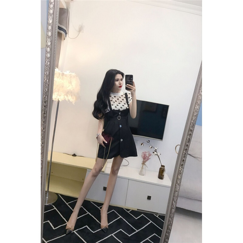 2018夏新韩版时尚点圆领上衣+背带单排扣系带裙时髦套装波点上衣+黑裙