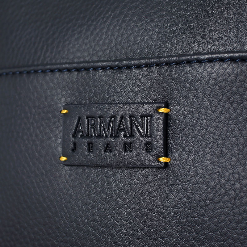 ARMANI JEANS 荔枝纹拉链男士斜挎包 9321927A940-1