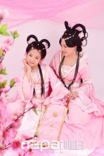 哪拍(napai)亲子摄影 [沈阳]时尚中国风499元古装亲子照【价格 图片