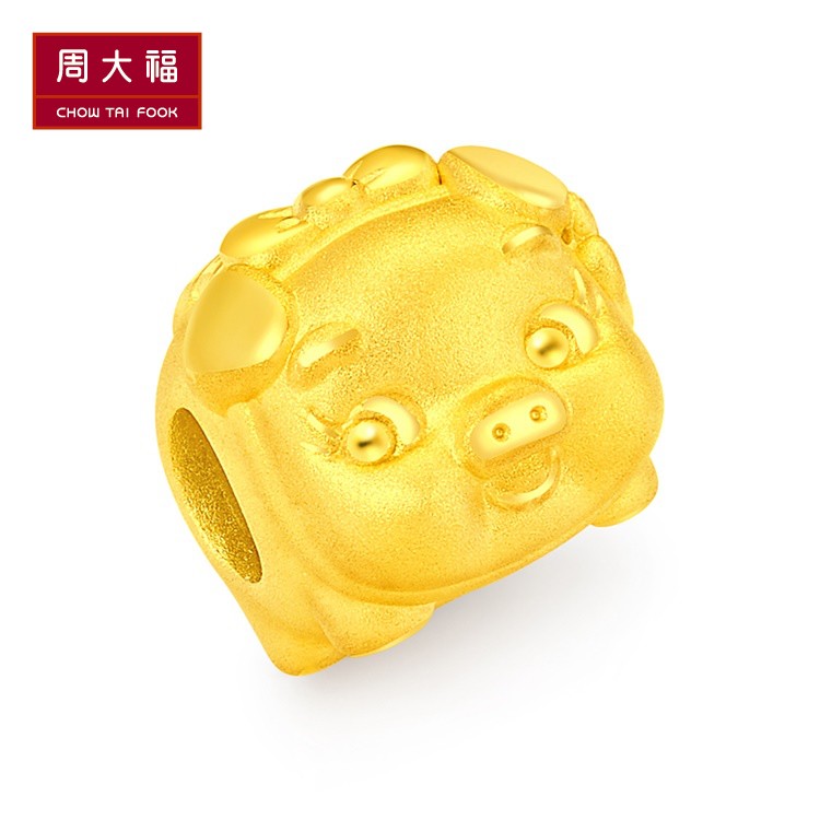周大福生肖猪可爱小猪转运珠足金黄金吊坠r21998