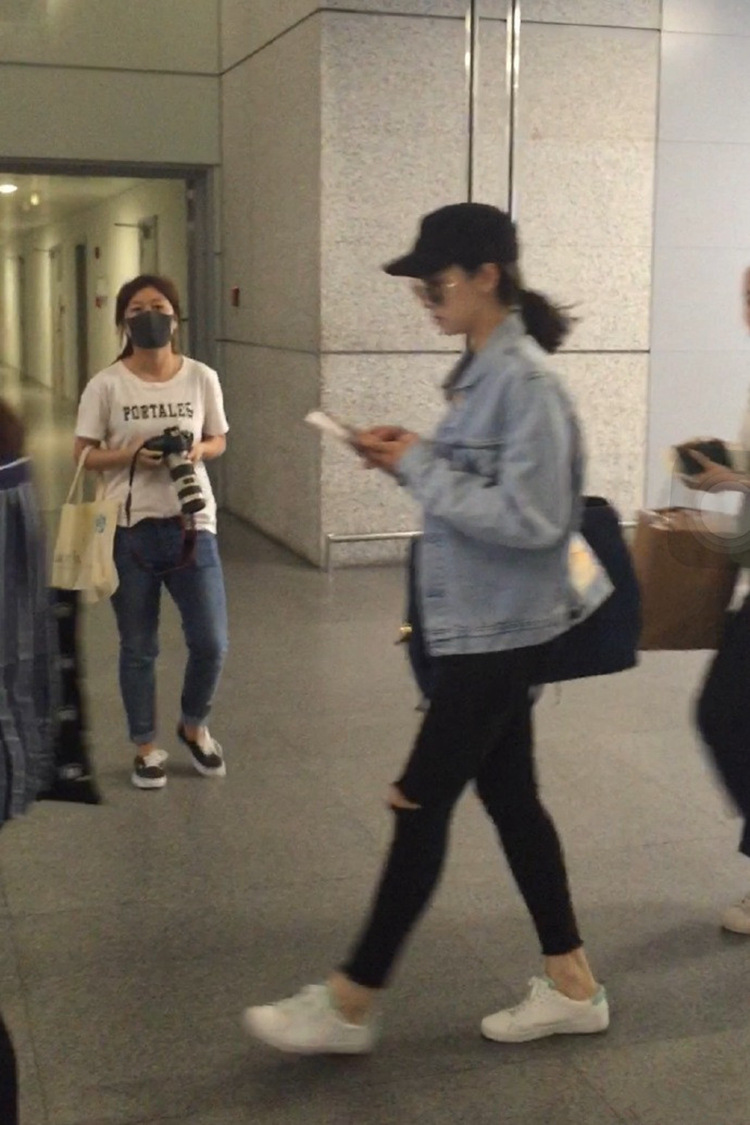 情娇婷2017#明星同款早春新款女装宋茜机场印