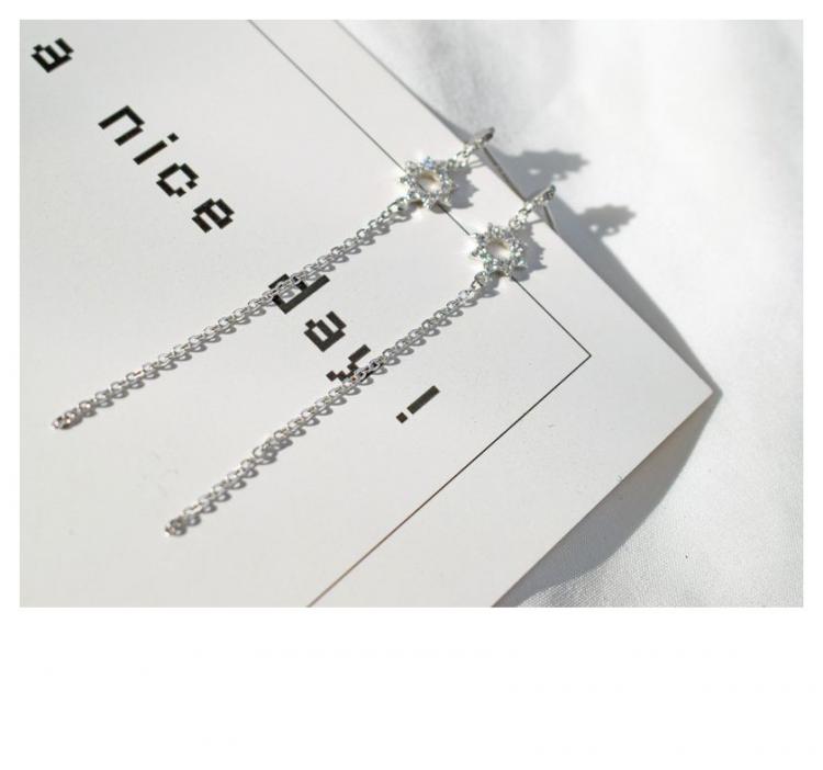 伟德国际品质盛典红毯生图：昀牵孟绕又合体关晓彤选错了礼服刘亦菲压轴仙气飘飘