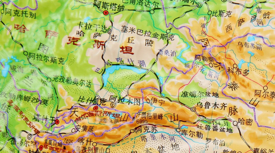 世界地形图 精雕版 凹凸立体地形图1.06米X0.74米 挂图 立体地图直观的显示山脉河流走向 适合地理地质研究以及教学，中国地图出版社 - 图书 苏宁易购