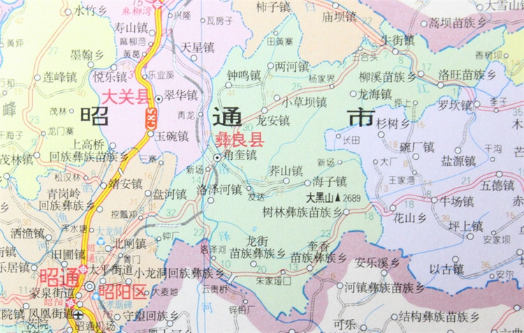 云南省地图 地图挂图 1.1*0.8米 按县级划分颜色