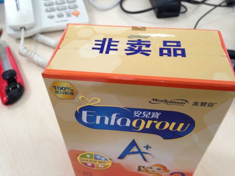 内部的包装也非常简单,实用,每次冲过米粉后,只需要用食品夹夹住开口