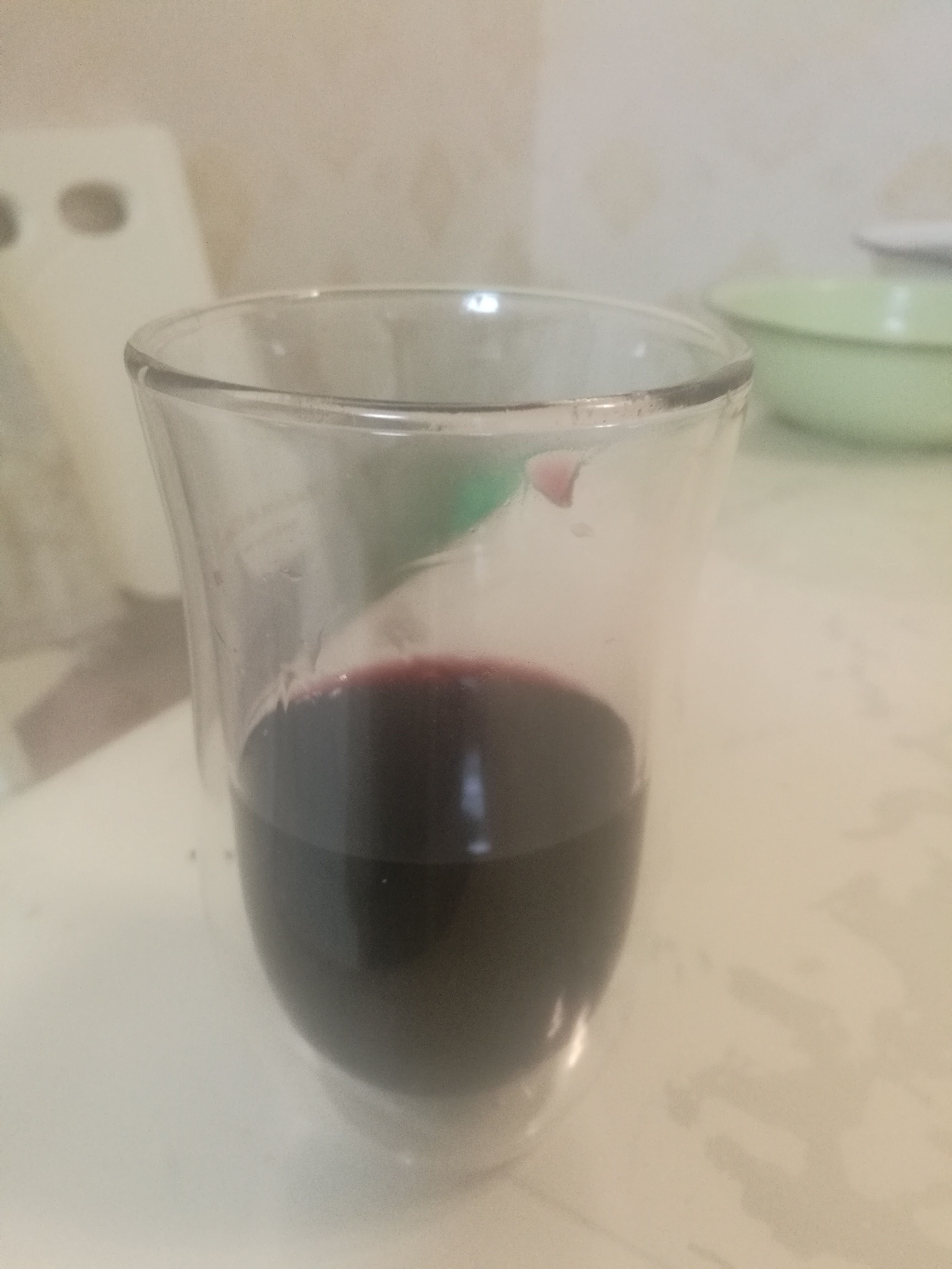 在自己家里吃的几个炒菜,喝了大半杯红酒,可惜我一个人喝.