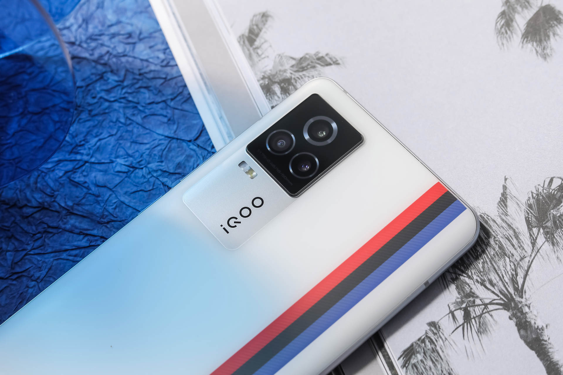 iqoo7开箱:开年之作惊喜满满,性能动力依旧强势