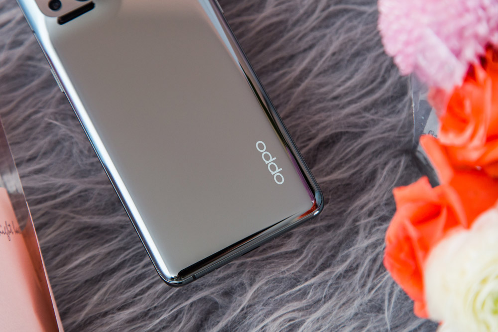 find x3 pro内置的是高通2021年主打的旗舰芯片骁龙888,拥有cortex x1