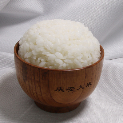 珍珠米浆放入沸水锅内,并不断搅拌,放白糖适量,煮熟即可用法随量食用