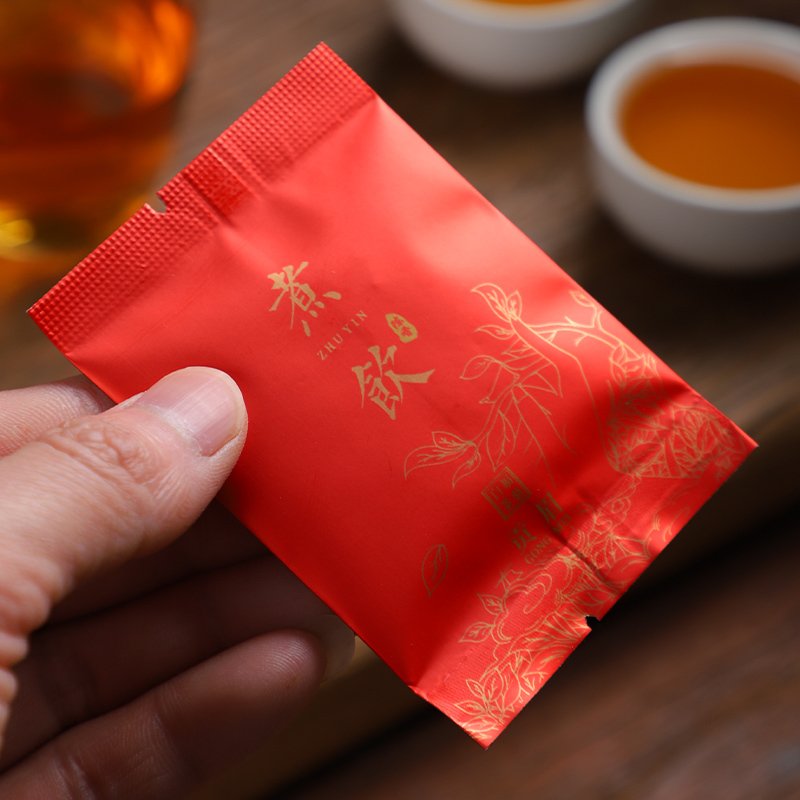 2011年福鼎白茶贡眉枣香寿眉闷泡饼干茶小方片老白茶叶盒装100片