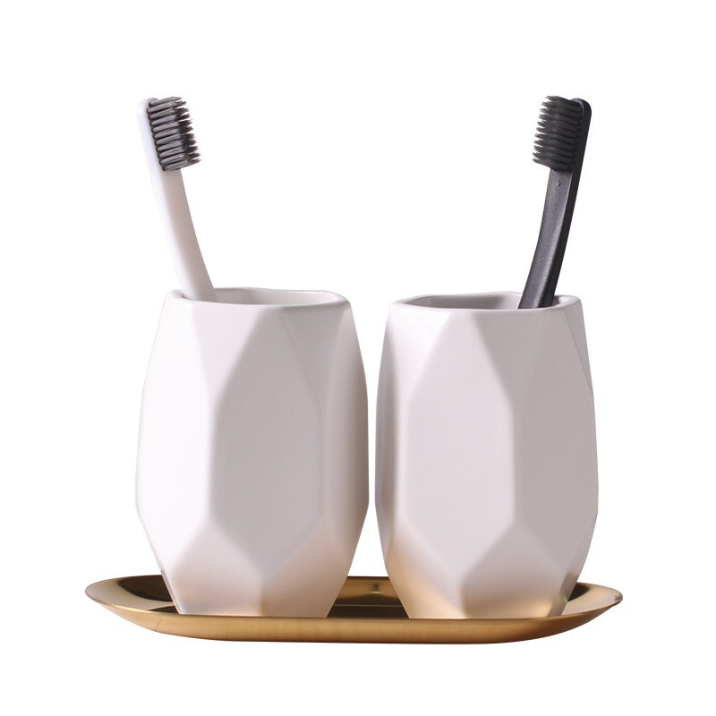 材质是塑料的三维工匠牙刷缸怎么样?-苏宁头条