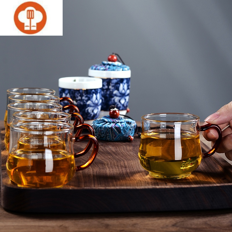 套装的茶杯,包装很精致,玻璃材质用起来也很放心,而且价格也很优惠,很