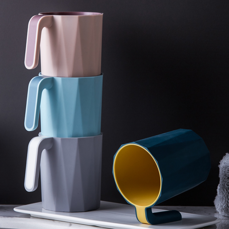 材质是塑料的阿斯卡利牙刷缸怎么样?-苏宁头条