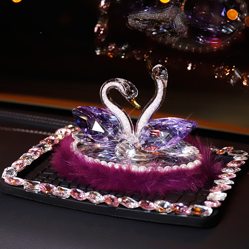 汽车香水摆件车内天鹅水晶网红高档创意女饰品淡香车载香水gfdrhtfk