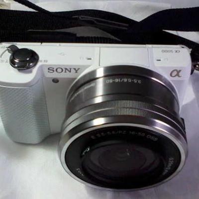 索尼微单相机ilce-5000.