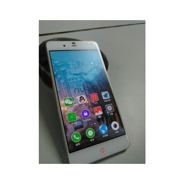 努比亚(nubia)my布拉格(nx513j) 全网通 前白后金 3 32g