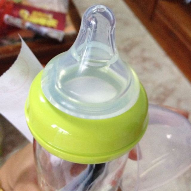 贝亲pigeon自然实感宽口径玻璃奶瓶240mlaa70适用于3个月以上的宝宝