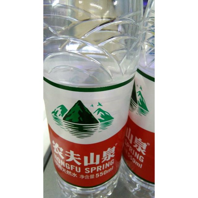 農夫山泉飲用天然水塑膜量販裝550ml12瓶飲用水