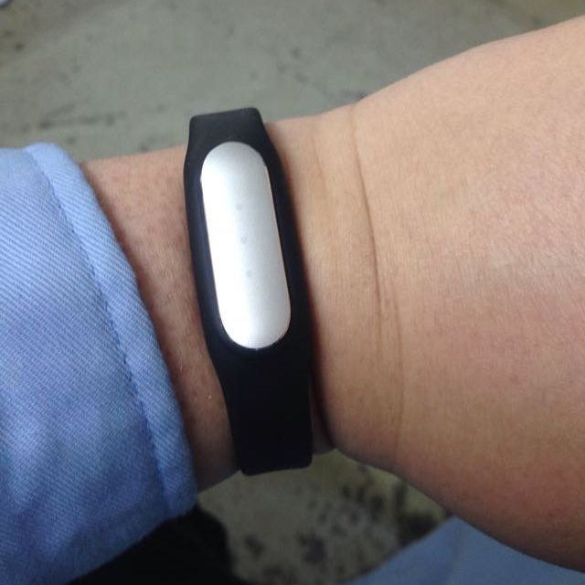 小米mi智能手环1代光感心率版小米手环黑色腕带led指示灯运动数据心率