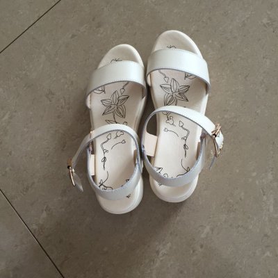 品点新款真皮平底女士凉鞋厚底沙滩鞋一字扣带休闲女鞋