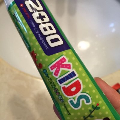 2080 进口儿童牙膏80g苹果味清洁宝宝牙齿保护牙龈