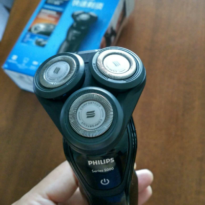飞利浦(philips) 电动剃须刀s5079