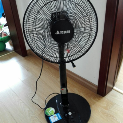 艾美特(airmate) 电风扇 sw83fhr 遥控版 台扇