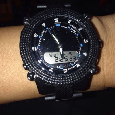卡帝仕男士运动多功能电子表夜光大表盘防水石英表硅胶表带 黑色怎么